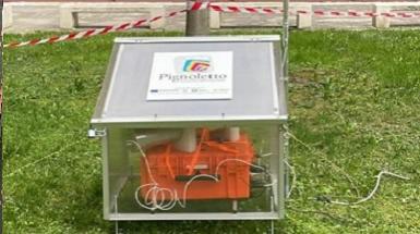 La stazione meteo portatile nel giardino dell'edificio U2 dell'Università degli Studi di Milano-Bicocca