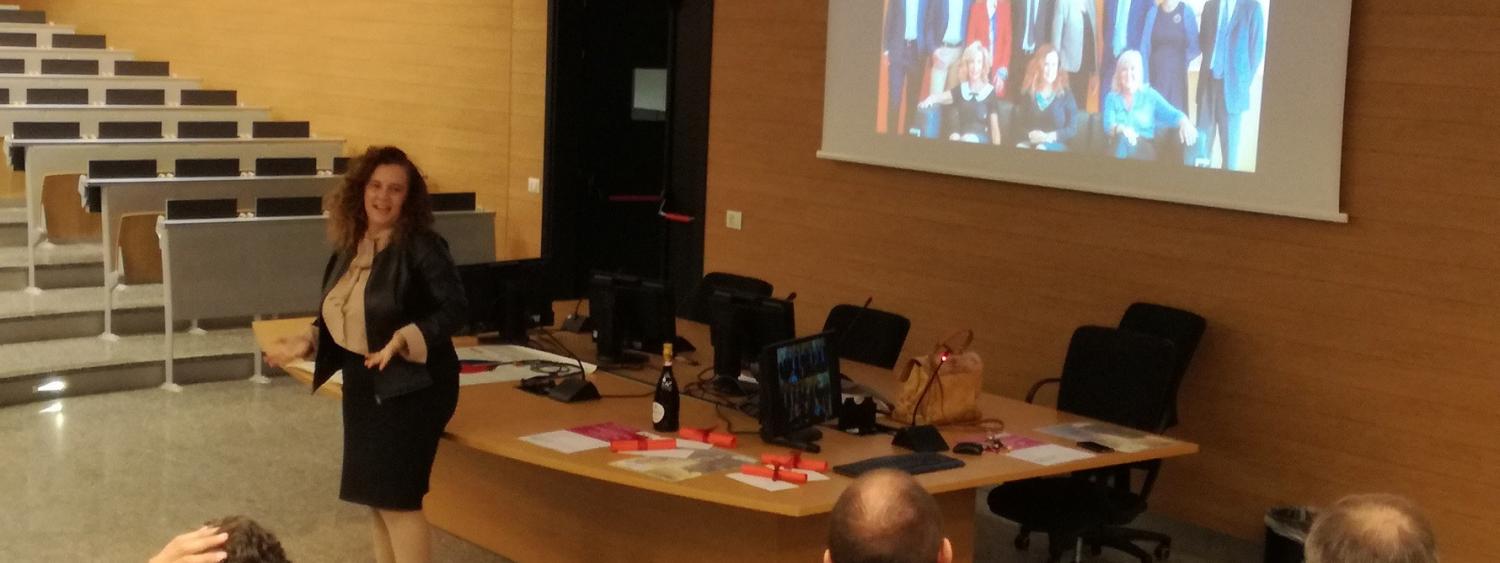 L'intervento della Rettrice Iannantuoni durante il Consiglio di Dipartimento di Fisica