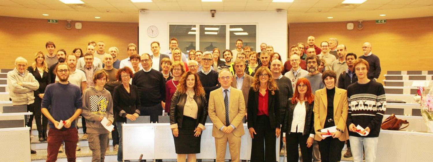 Foto di gruppo per i 20 anni del Dipartimento di Fisica