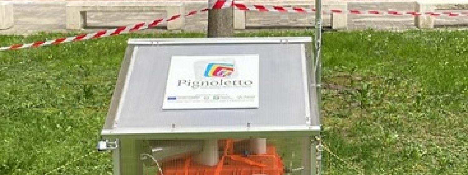 La stazione meteo portatile nel giardino dell'edificio U2 dell'Università degli Studi di Milano-Bicocca