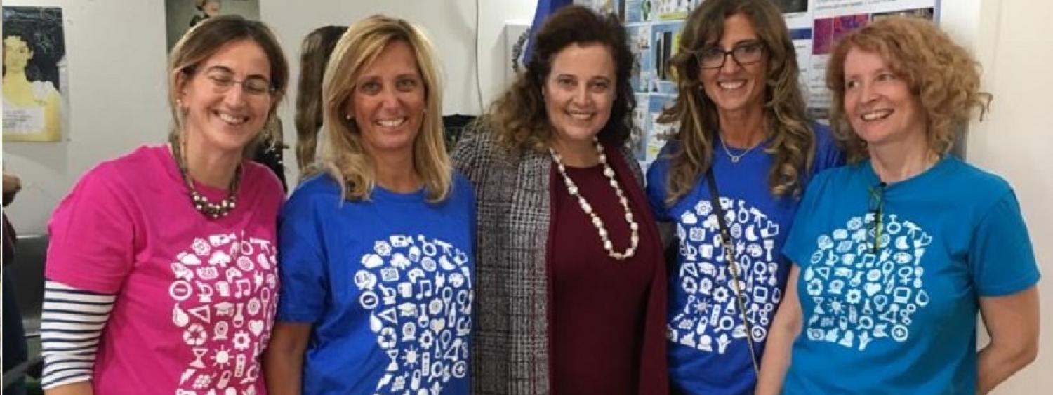 La Rettrice Giovanna Iannantuoni allo stand "Conosci le scienziate"