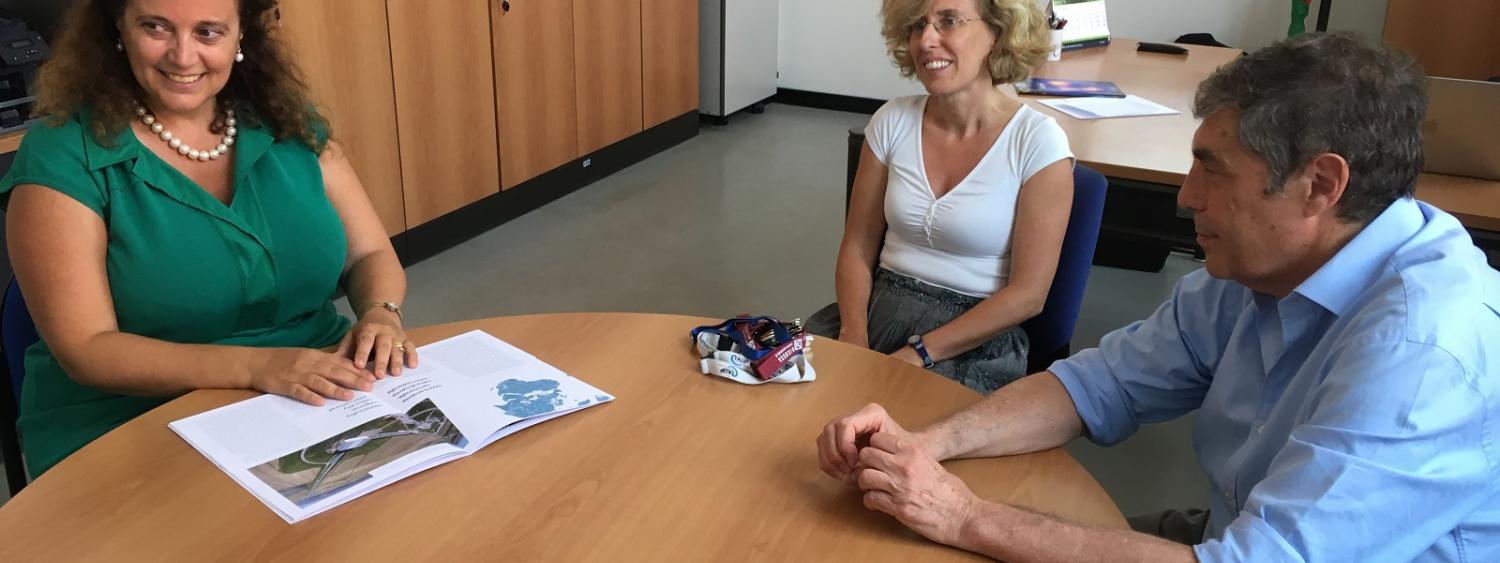 Giovanna Iannantuoni, Monica Sisti e Daniele Pedrini negli uffici della Direzione INFN