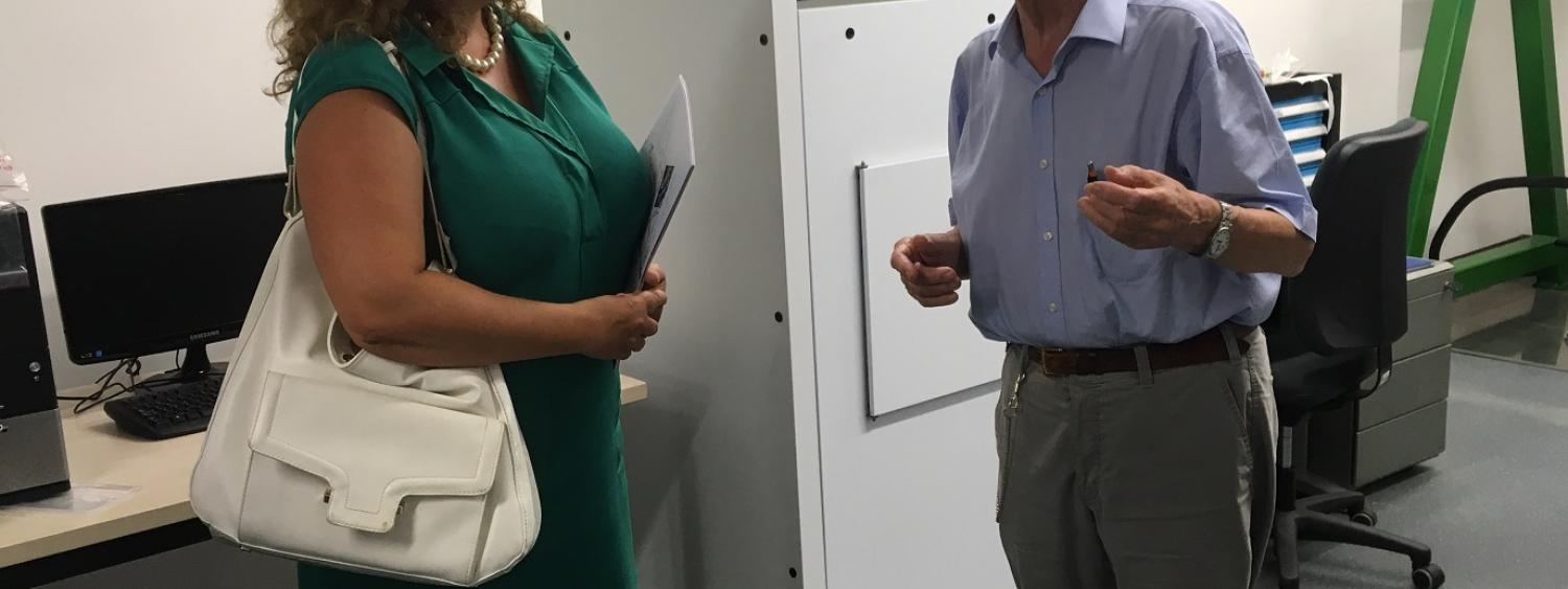 Giovanna Iannantuoni ed Ettore Fiorini nel laboratorio di radioattività