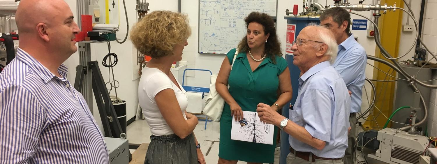 Laboratorio di criogenia: Marco Paganoni, Monica Sisti, Giovanna Iannantuoni, Daniele Pedrini, Ettore Fiorini