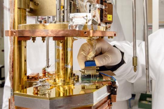 Foto di laboratorio di Criogenia del dipartimento di Fisica “Giuseppe Occhialini” dell’Università di Milano-Bicocca